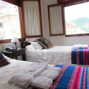 Habitación Económica con 2 Camas Individuales